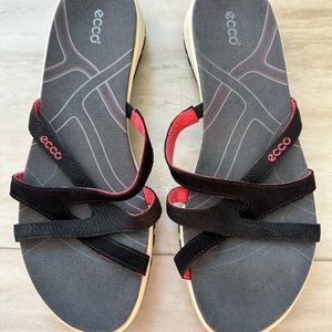 Ecco women’s Strappy Flip Flop Sandals size 39/8.5 US